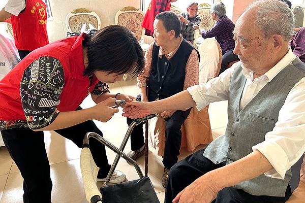 普惠养老服务_成都高新西区普惠型养老院优选爱慈莲_普惠养老城企联动